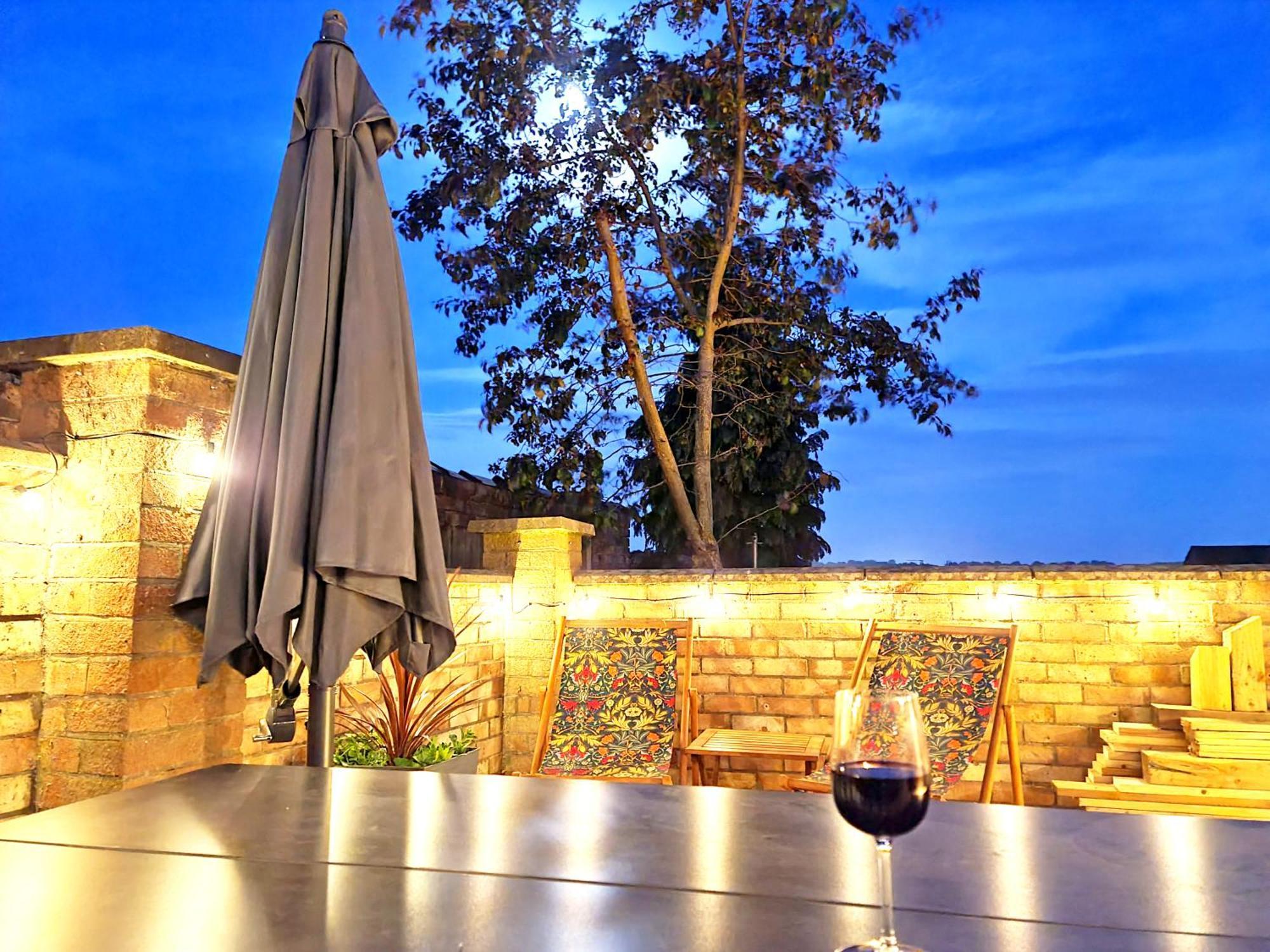 Love Lane Villa Линкълн Екстериор снимка